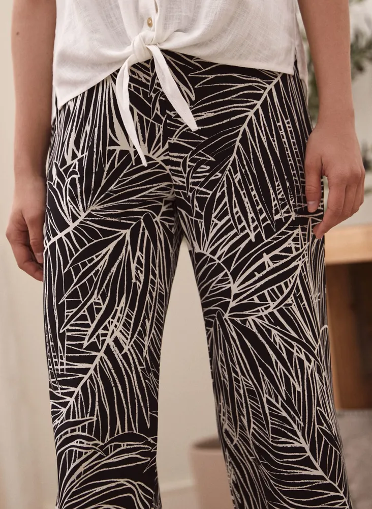 Palm Leaf Print Pull-On Capris