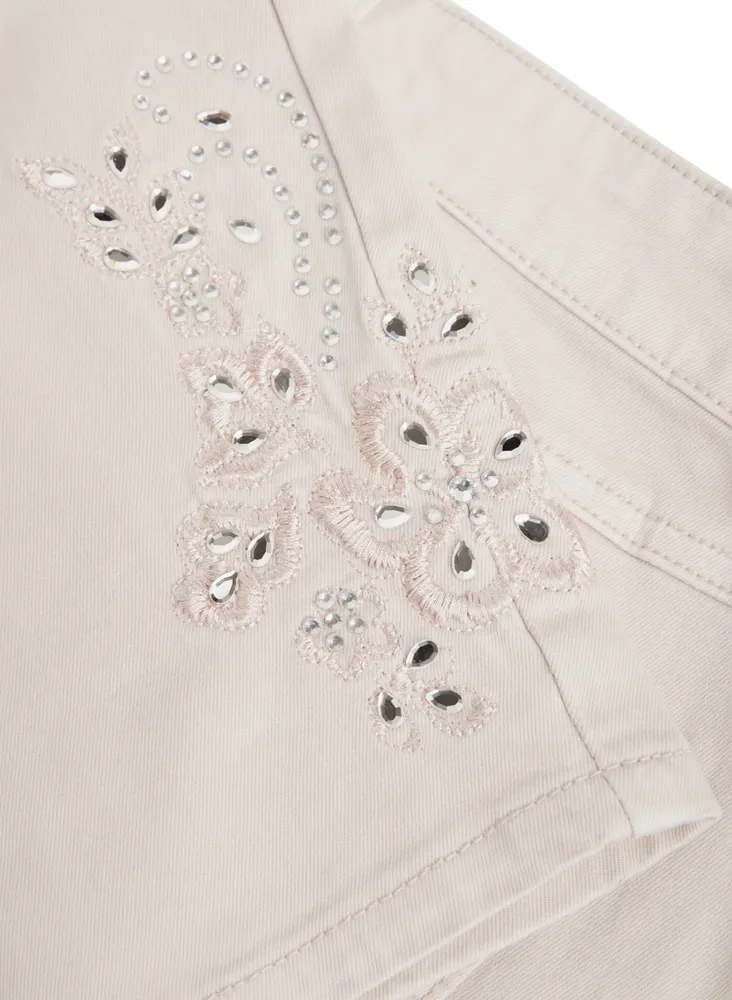 Embellished Floral Embroidery Jeans