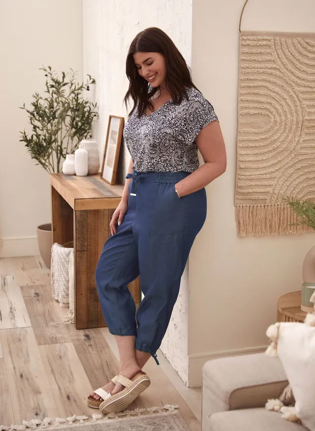 Laura Plus Side Slit Pull-On Capris