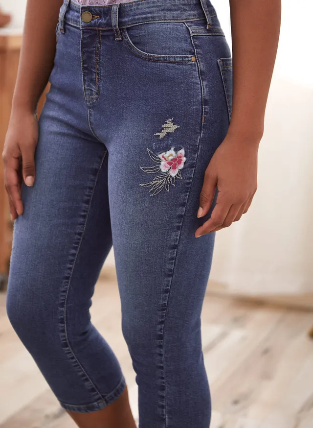 Sandpiper Jeans Capri 6 (29 X 25) Women's Denim Jeans Embroidered Floral  Detail