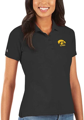Antigua Iowa Hawkeyes Womens Legacy Pique Short Sleeve Polo Shirt