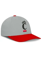 Top of the World Cincinnati Bearcats Mens Grey Mick Stretch Flex Hat