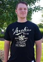 Original Retro Brand Detroit Black Strohs Beer Americas Favorite Short Sleeve Fashion T Shirt
