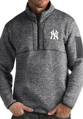 Antigua New York Yankees Mens Grey Fortune Long Sleeve Qtr Zip Pullover