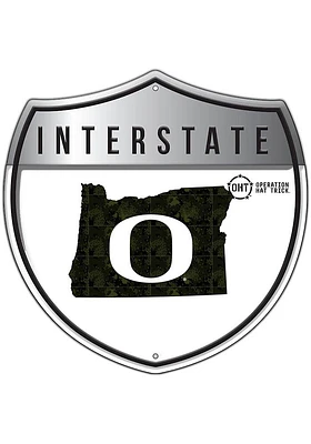 Oregon Ducks 24in OHT Camo Interstate Sign - Green