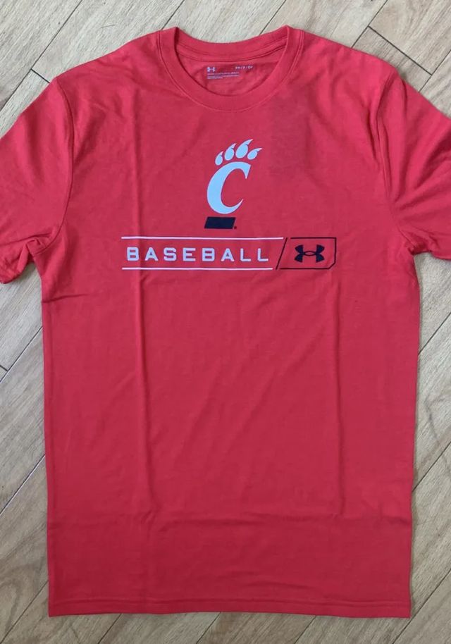 Under Armour Cincinnati Bearcats Red Basketball Graphic Short Sleeve T Shirt