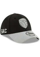 New Era Sporting Kansas City Mens Black Away Jersey Hook 39THIRTY Flex Hat
