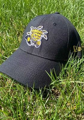 New Era Wichita State Shockers Mens Black Team Classic 39THIRTY Flex Hat