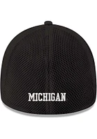 New Era Michigan Wolverines Mens Black White Logo Neo 39THIRTY Flex Hat