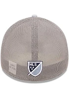 New Era Sporting Kansas City Mens Grey MLS 2022 Salute to Service 39THIRTY Flex Hat