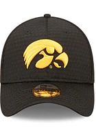 New Era Iowa Hawkeyes Mens Black Essential 39THIRTY Flex Hat