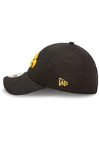 New Era Iowa Hawkeyes Mens Black Essential 39THIRTY Flex Hat