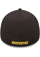New Era Iowa Hawkeyes Mens Black Essential 39THIRTY Flex Hat