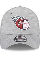 New Era Cleveland Guardians Mens Grey 2023 Clubhouse CW 39THIRTY Flex Hat