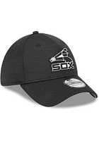 New Era Chicago White Sox Mens Black 2023 Clubhouse 39THIRTY Flex Hat