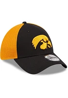 New Era Iowa Hawkeyes Mens Black Evergreen  Team Neo 39THIRTY Flex Hat