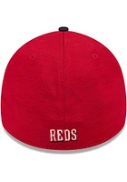 New Era Cincinnati Reds Mens Red 2024 Clubhouse 2T 39THIRTY Flex Hat