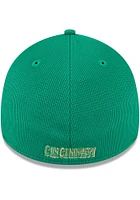 New Era Cincinnati Reds Mens Green 2024 St Patricks Day 39THIRTY Flex Hat