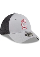 New Era Cincinnati Bearcats Mens Graphite and Grey Tonal Logo 39THIRTY Flex Hat