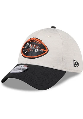 New Era Cincinnati Bengals Mens Grey 2024 Sideline Historic 39THIRTY Flex Hat