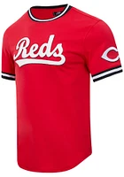 Pro Standard Cincinnati Reds Red Classic Chenille Rounded Short Sleeve Fashion T Shirt