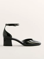 Mallori Closed Toe Heel