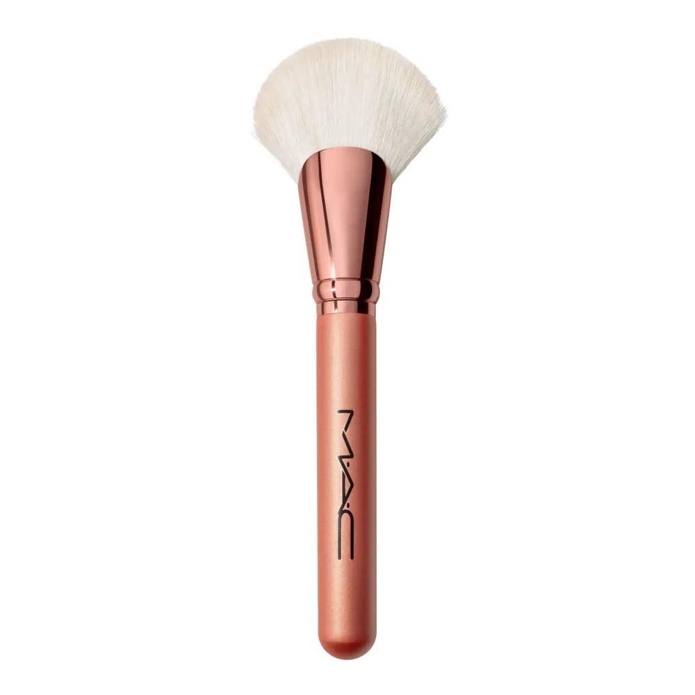 MAC 143S Bronzer Fan Brush