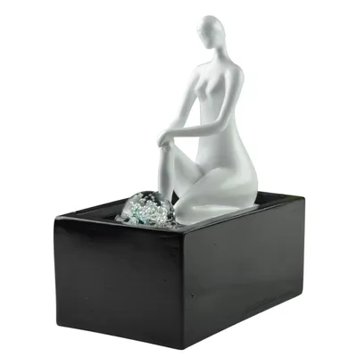 Fontaine moderne Figurine Femme Amovible résine Noir et Blanc - H26 ANNA