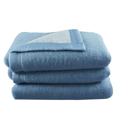 Couverture en 100% pure laine vierge myosotis/ciel 240x180 | Maisons du Monde