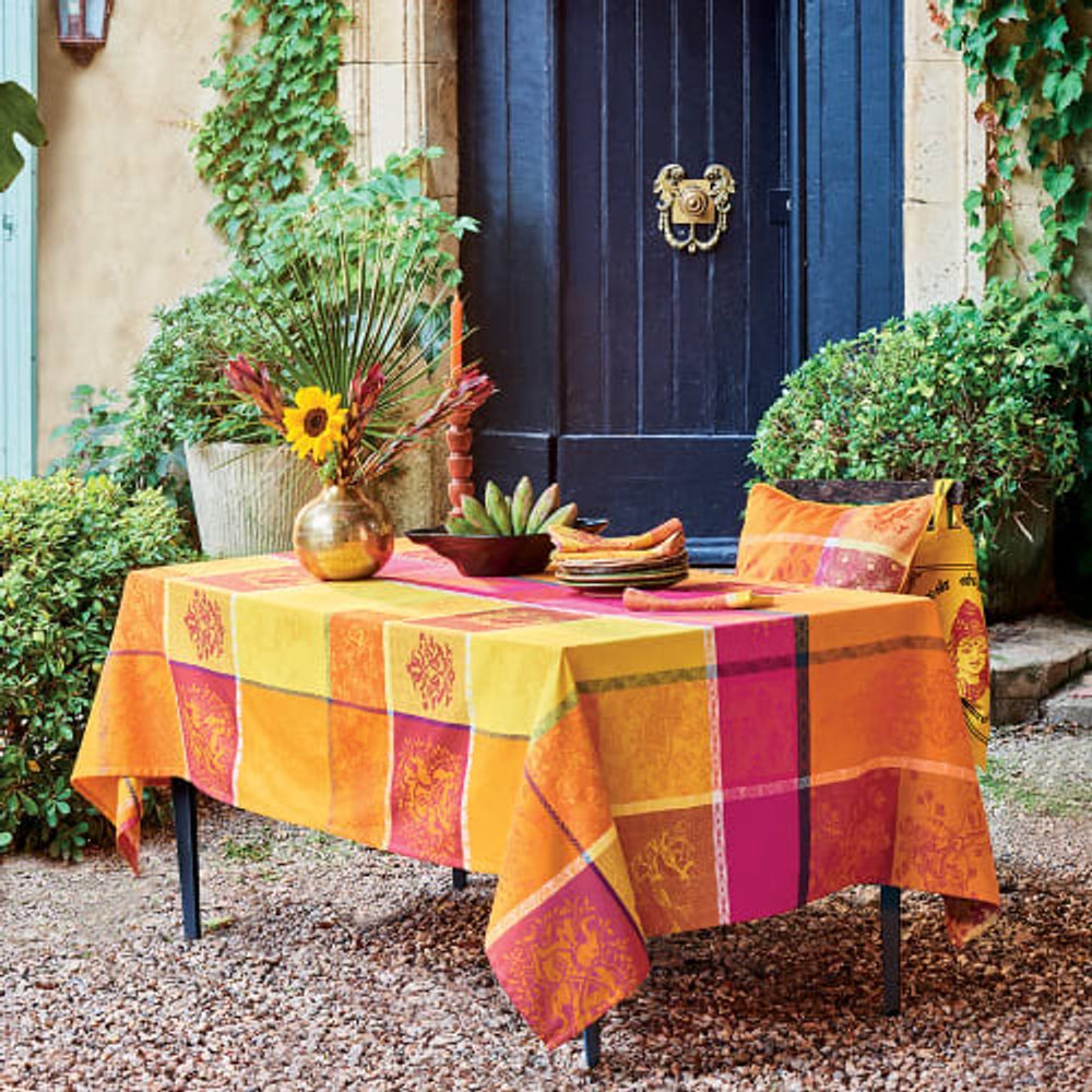 Garnier Thiebaut Nappe enduit imperméable pur coton orange 150X220 | Maisons  du Monde | Les Terrasses du Port