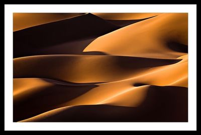 Affiche paysage dune et lumière Affiche sous cadre noir | Maisons du Monde