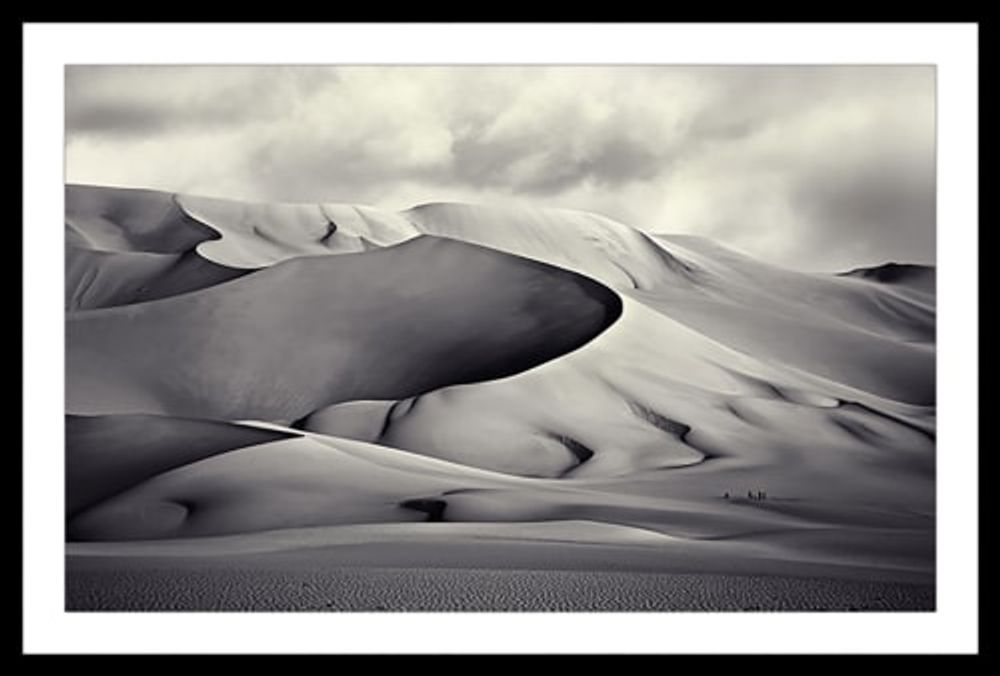 Affiche paysage désert du ténéré Affiche sous cadre noir | Maisons du Monde