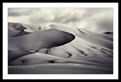Affiche paysage désert du ténéré Affiche sous cadre noir | Maisons du Monde