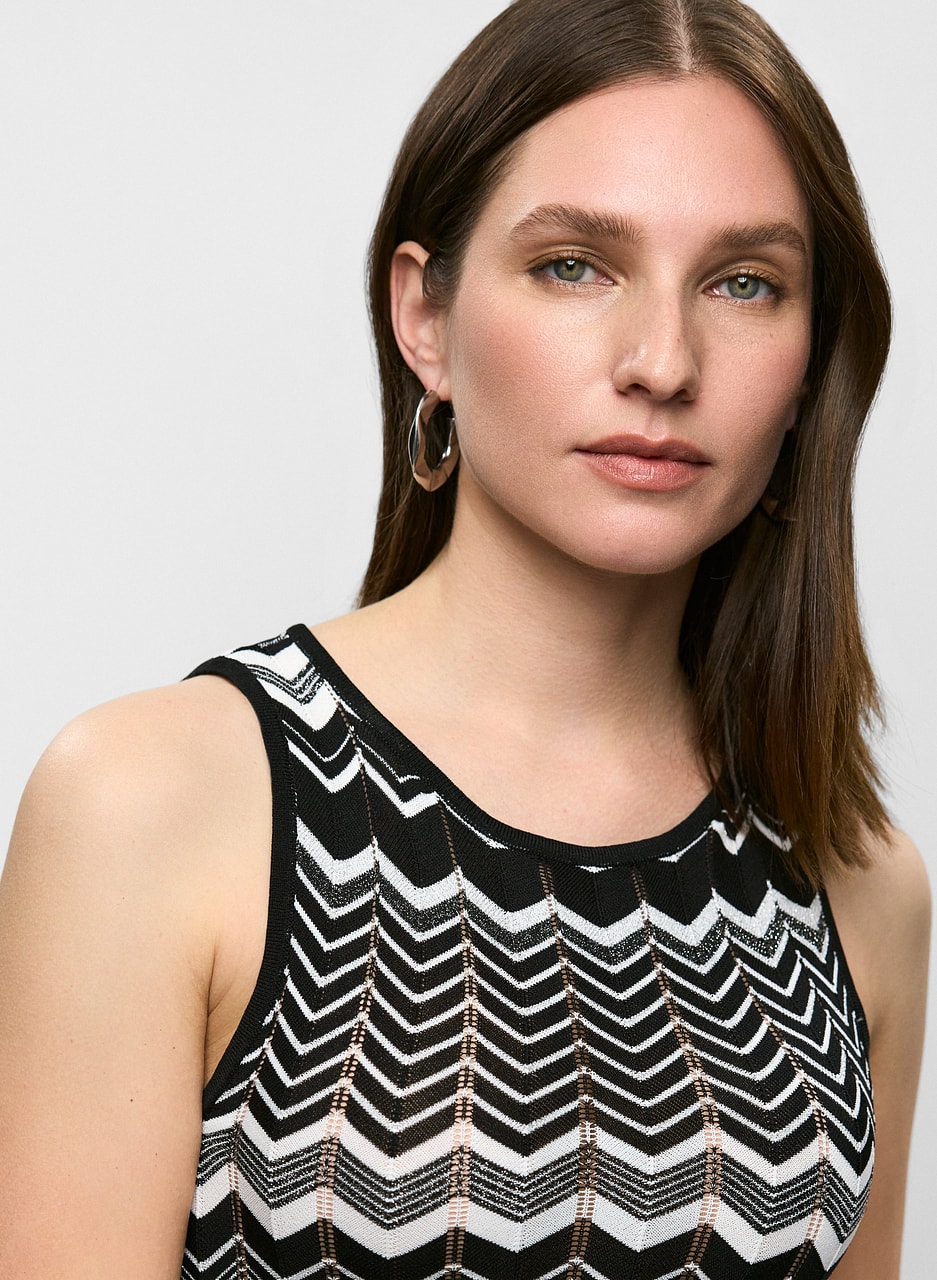 Sleeveless Zigzag Knit Top