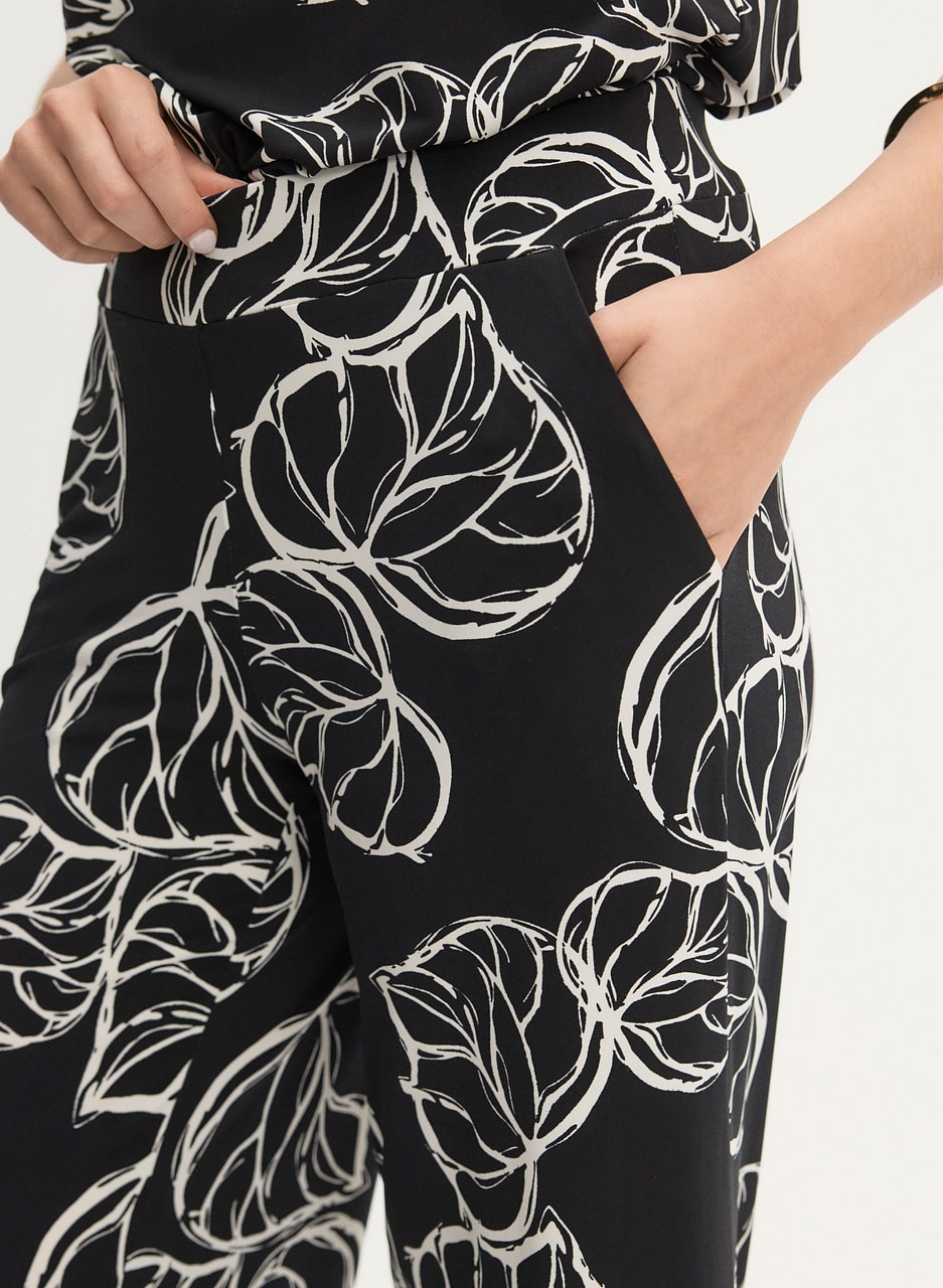 Graphic Leaf Print Pull-On Pants