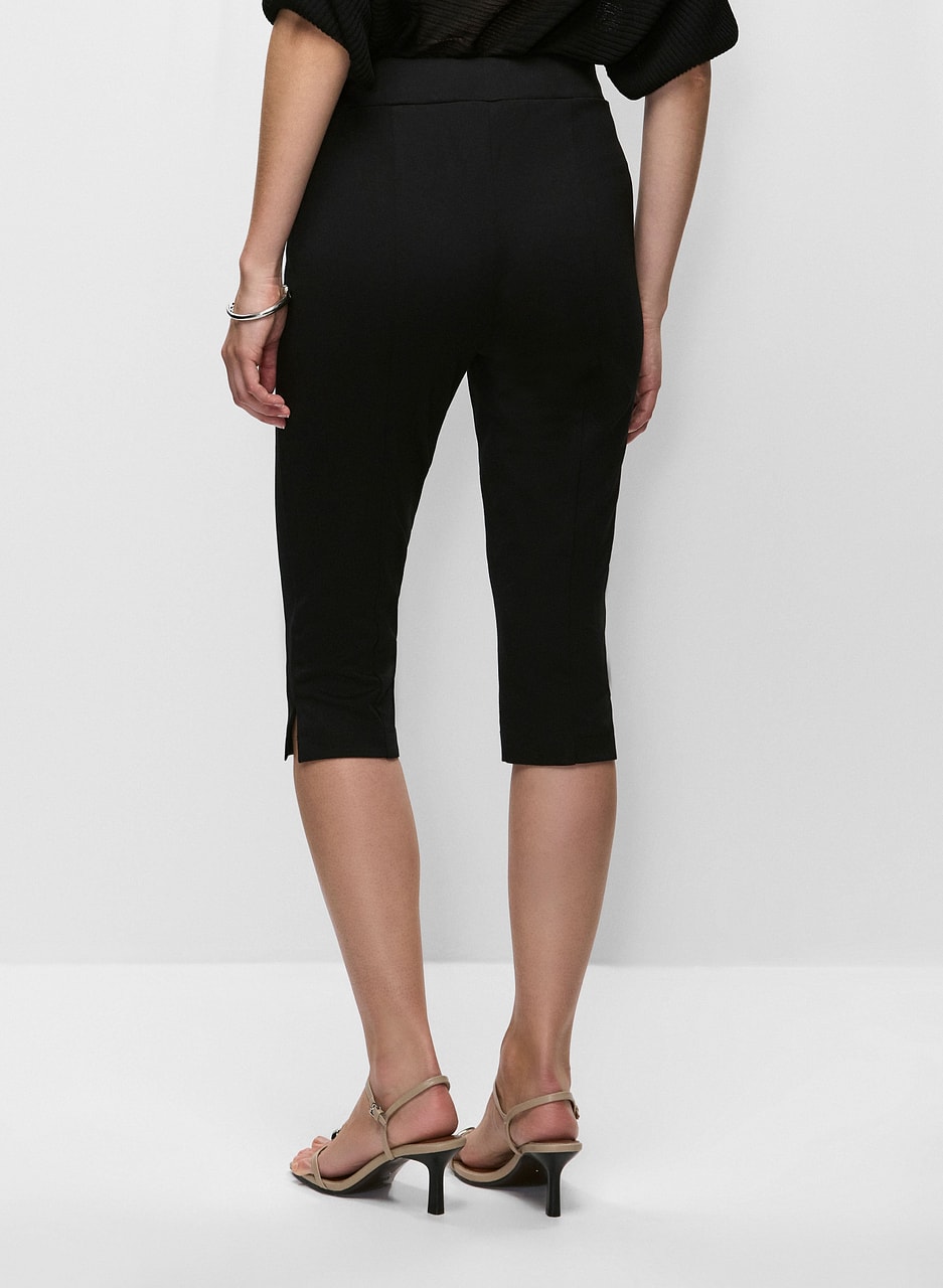 Pull-On Knit Capris