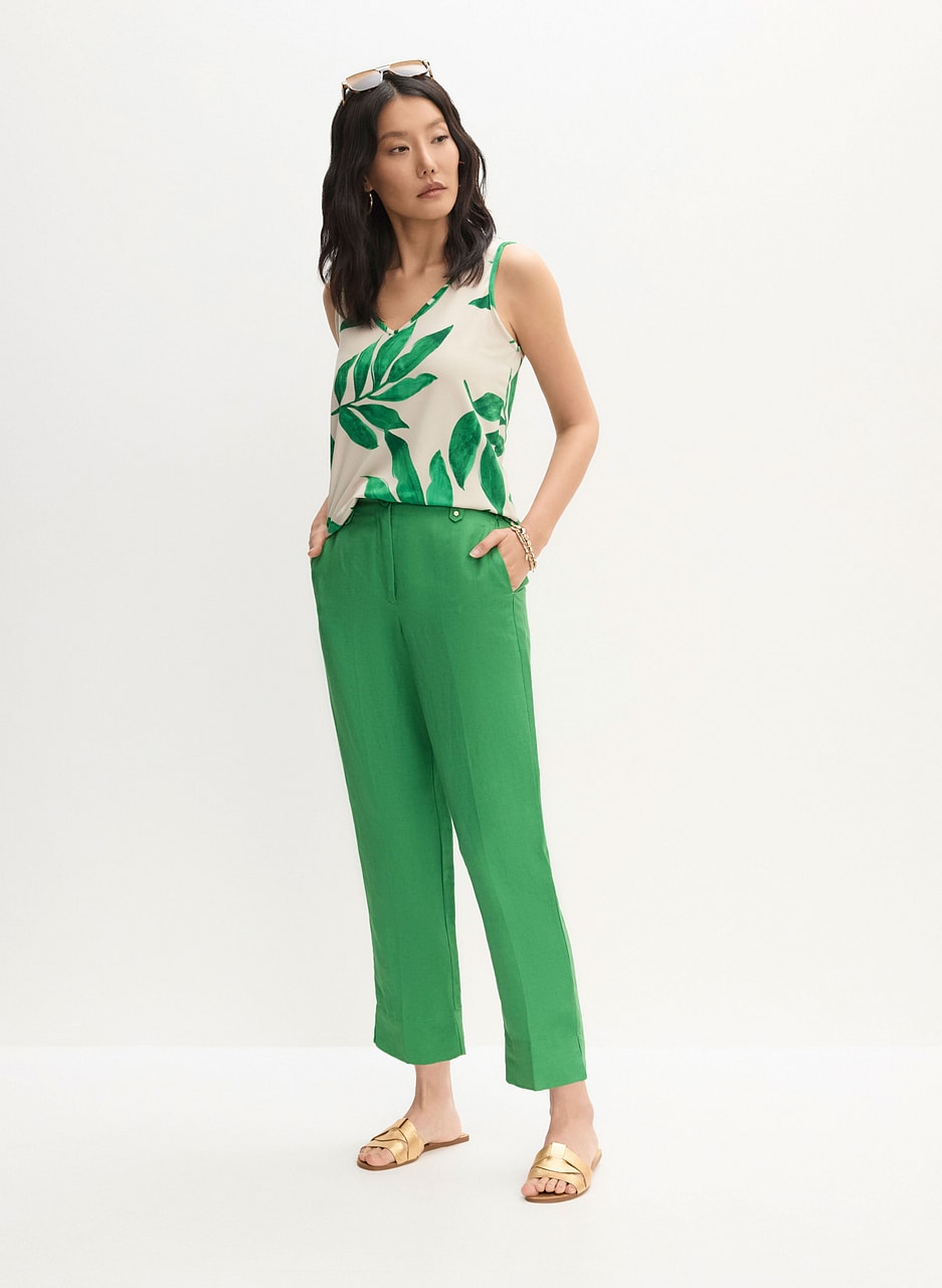 Sleeveless Leaf Print T-Shirt & Linen-Blend Capri Pants