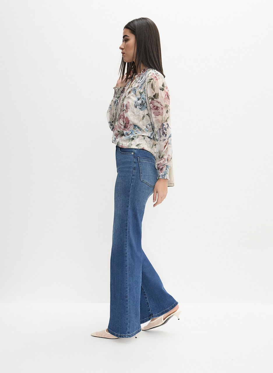 Wide-Leg Jeans