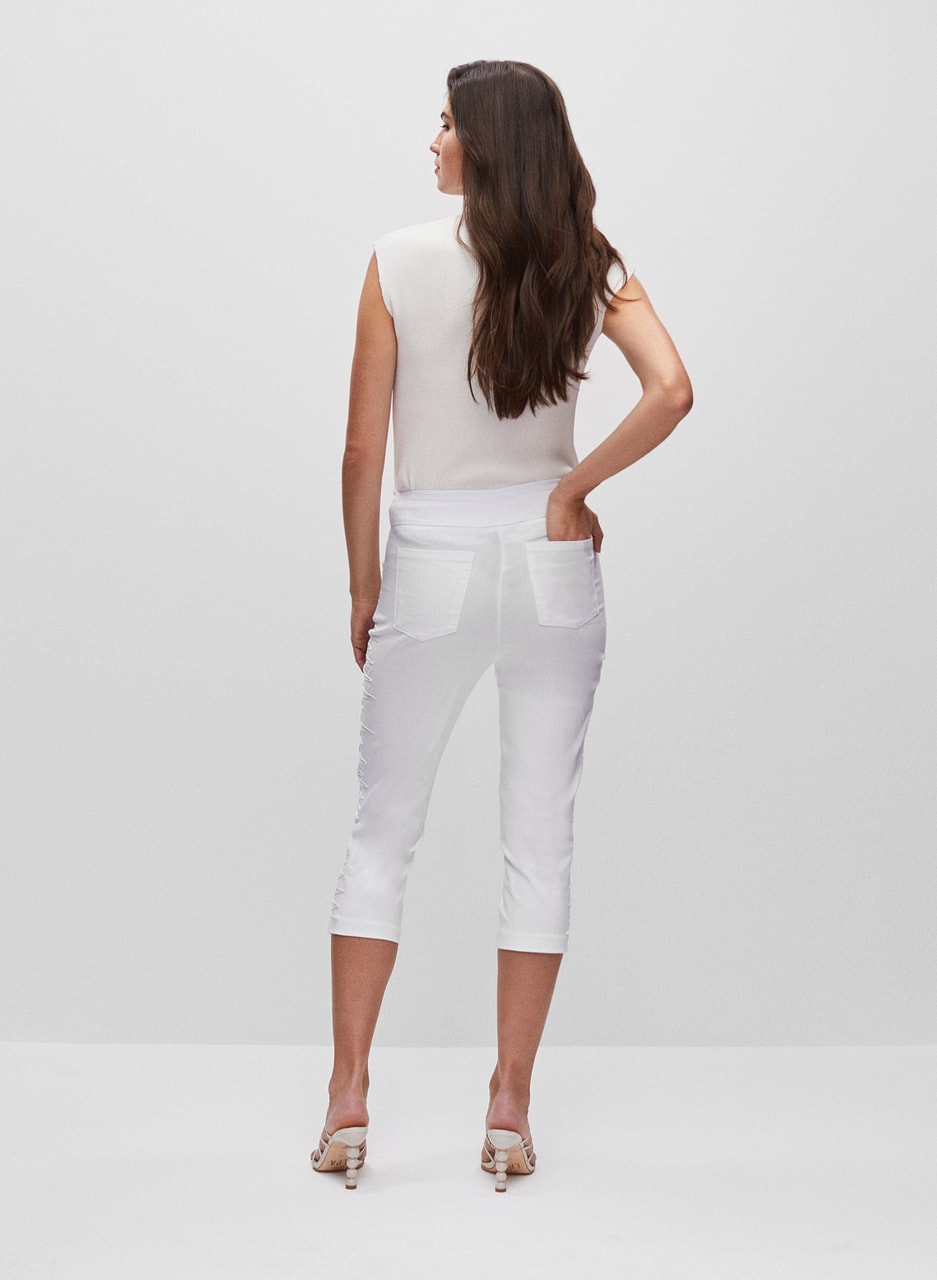 Embroidered Pull-On Capris