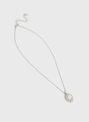 Pearl Centre Pendant Necklace