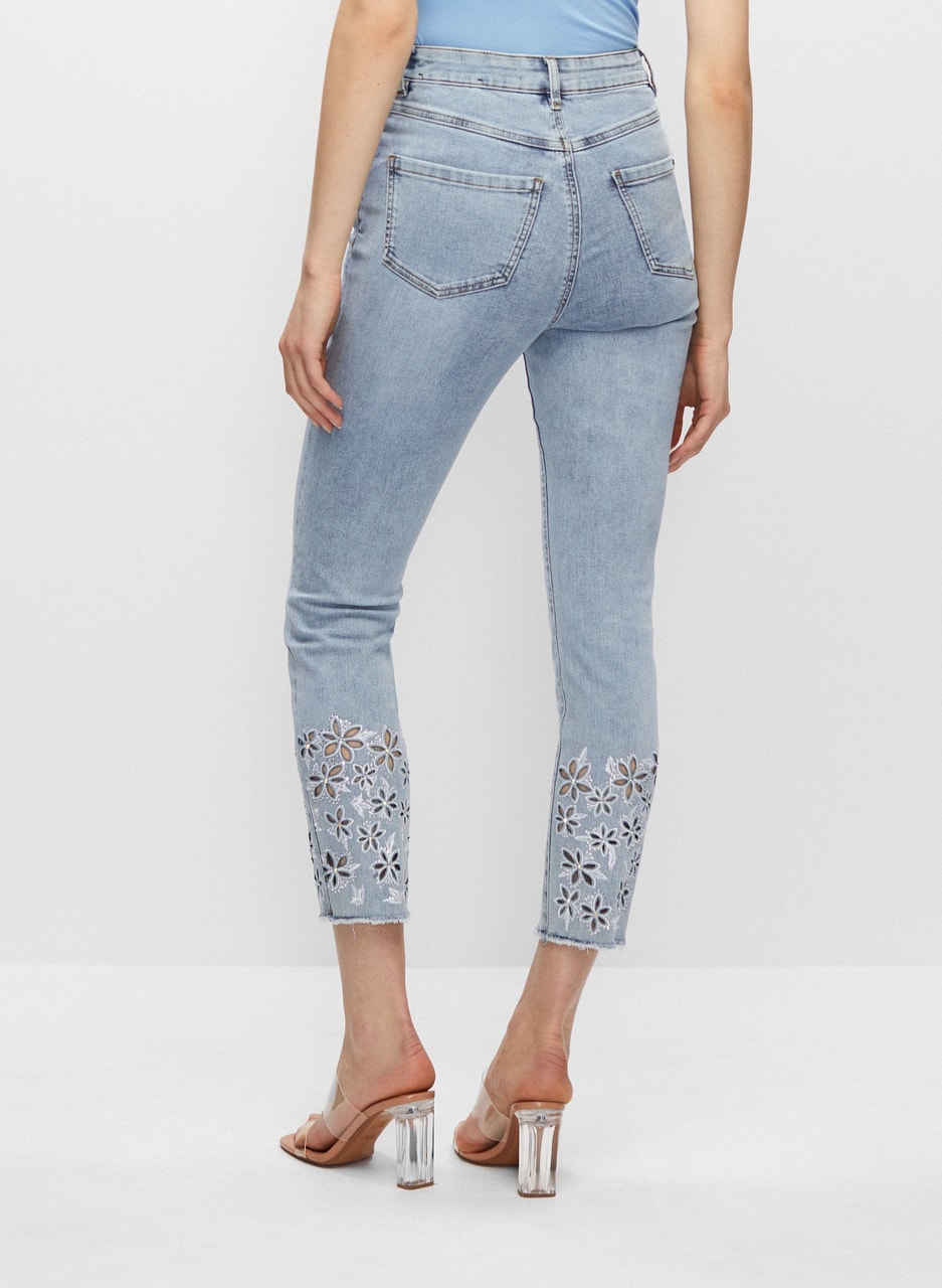 Floral Embroidery 7/8 Jeans