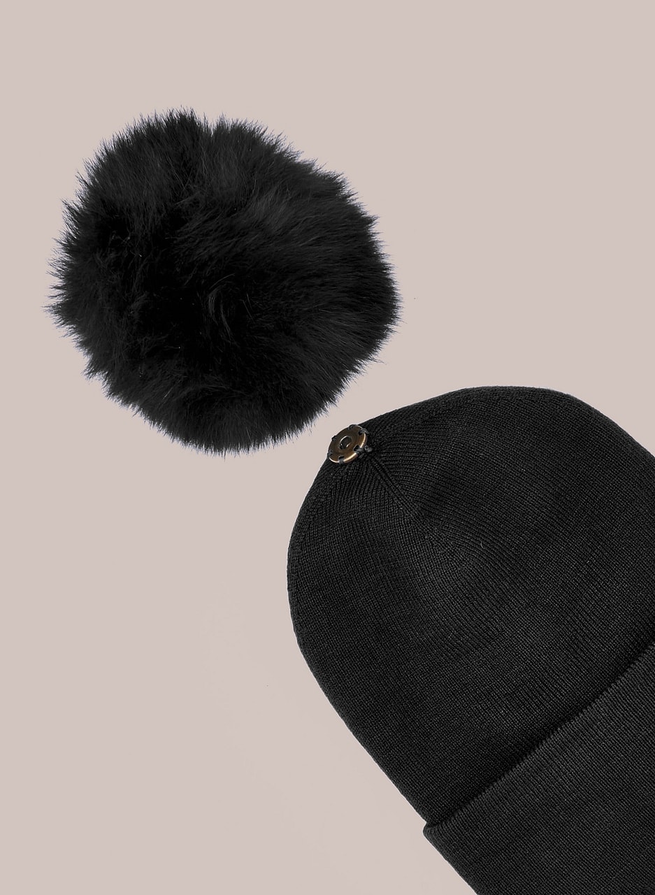 Large Pompom Ribbed Hat