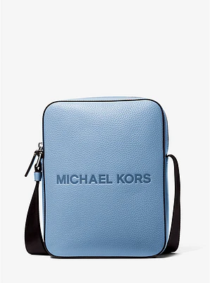 Bolso messenger Cooper de piel granulada con logotipo en relieve