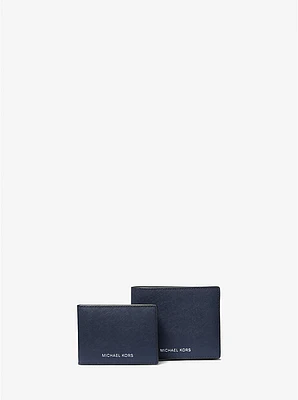 Billetera Varick de piel saffiano con solapa para documento identidad