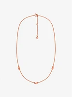 Collar de plata esterlina chapada en metales preciosos con logotipo