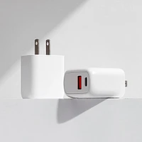 Adaptador De Carga Rápida USB Y Tipo C Blanco 4x2 cm