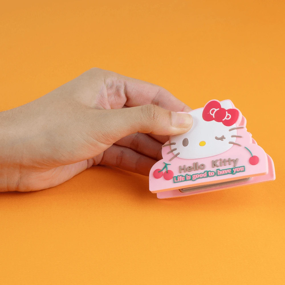 Blind Box Sanrio Clip Con Imán Silicona 7.7x6 cm