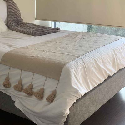 Pie de Cama Queen Size Pompones Tejido Caf