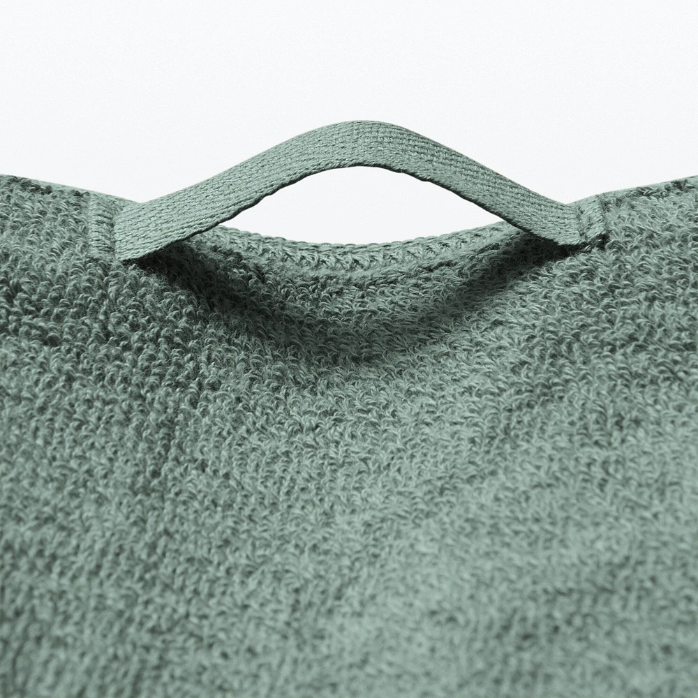 Twin Pile Bath Towel with Loop