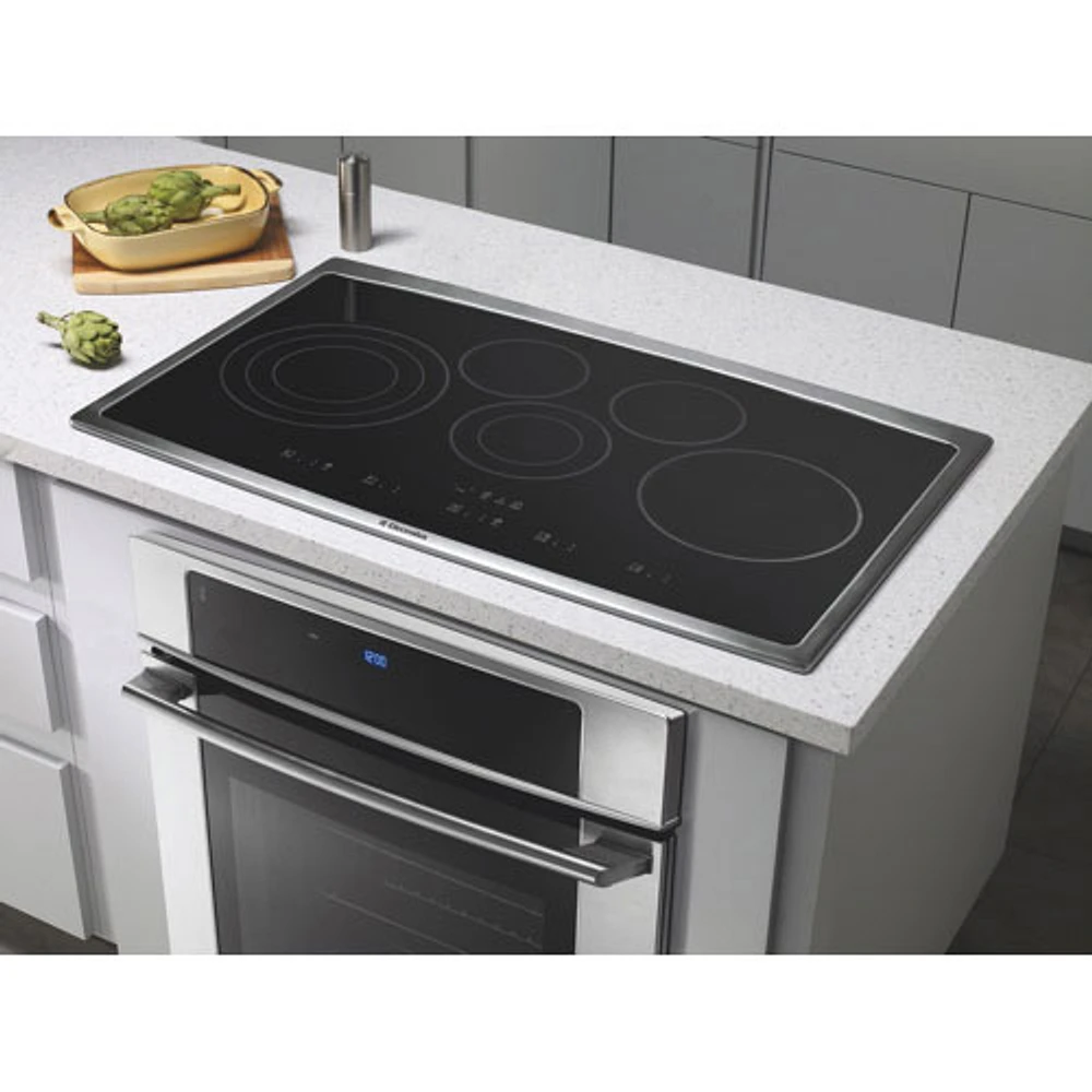 Service d'installation d'une surface de cuisson électrique